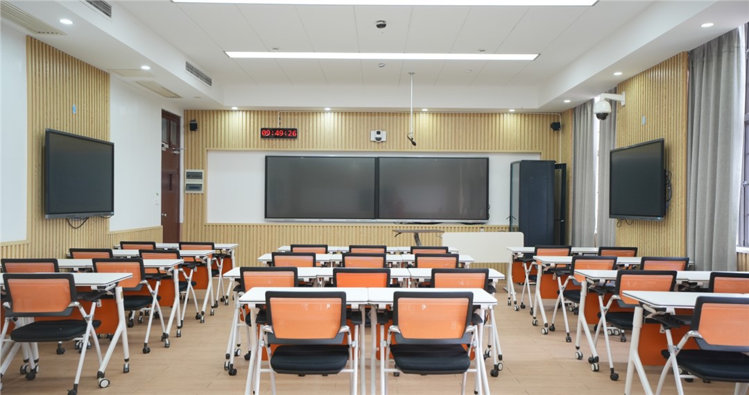 教室里的“时间革命”：从传统挂钟到智能交互时钟