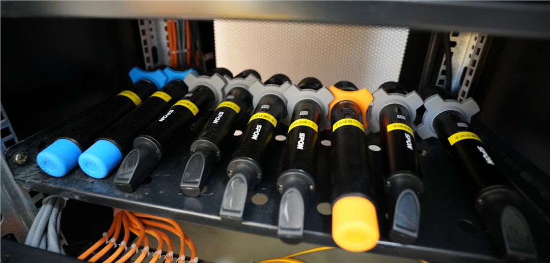 真分集无线话筒和U段话筒的区别