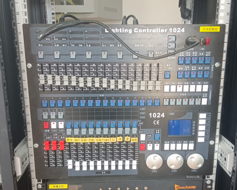 机房控制台与人机交互体验——将复杂科技化繁为简